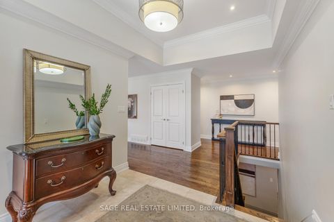 Photo 4 at 31 Ashwood Crescent, Rosethorn, Toronto