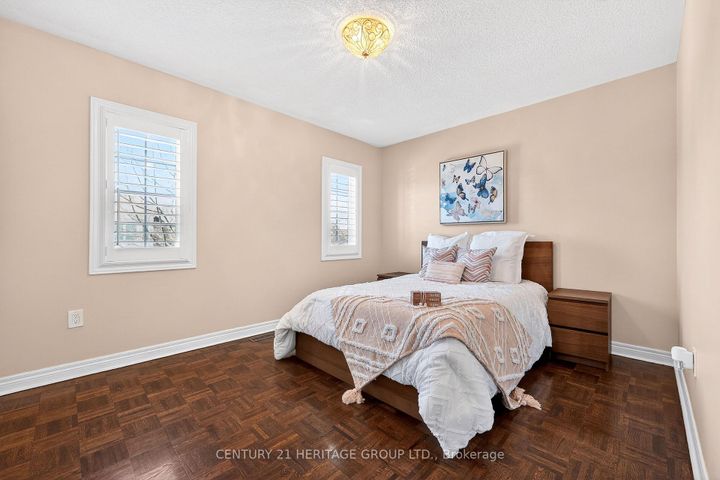 Photo 23 at 2 Adam Ernst Court, Vellore Village, Vaughan