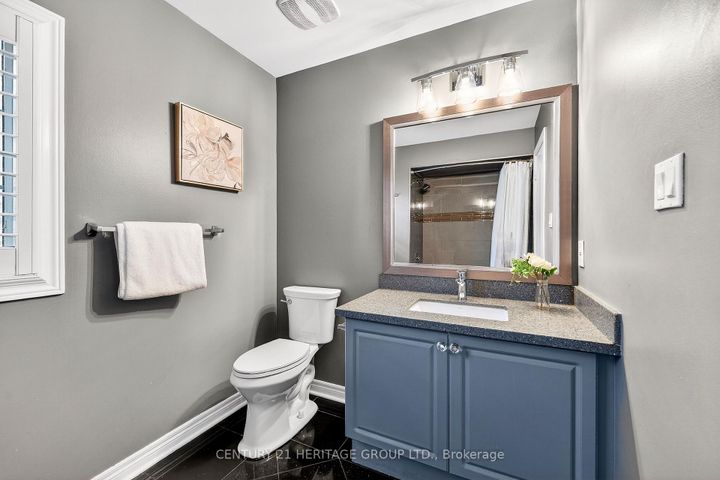 Photo 29 at 2 Adam Ernst Court, Vellore Village, Vaughan