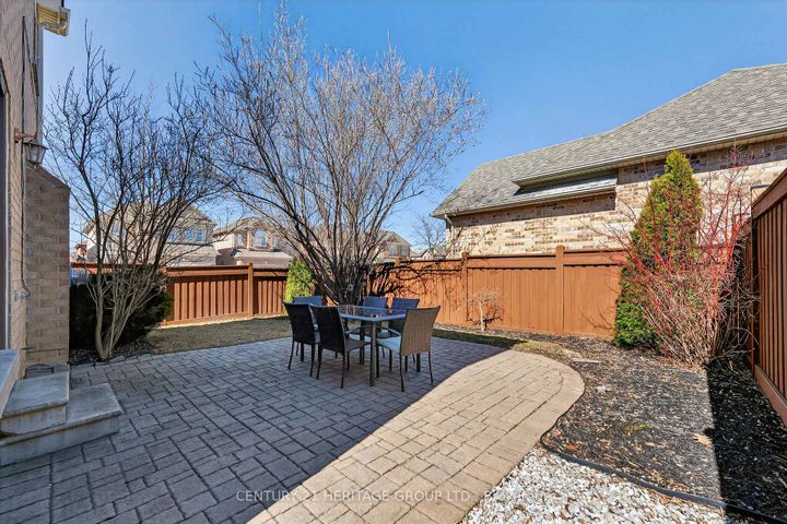 Photo 39 at 2 Adam Ernst Court, Vellore Village, Vaughan