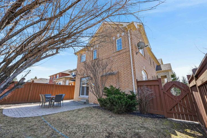 Photo 40 at 2 Adam Ernst Court, Vellore Village, Vaughan