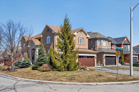 Photo 1 at 2 Adam Ernst Court, Vellore Village, Vaughan