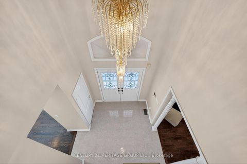 Photo 3 at 2 Adam Ernst Court, Vellore Village, Vaughan