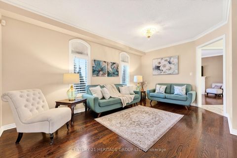 Photo 4 at 2 Adam Ernst Court, Vellore Village, Vaughan