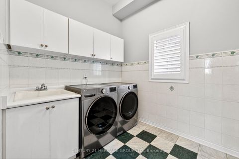 Photo 15 at 2 Adam Ernst Court, Vellore Village, Vaughan