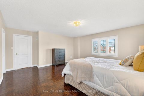 Photo 19 at 2 Adam Ernst Court, Vellore Village, Vaughan
