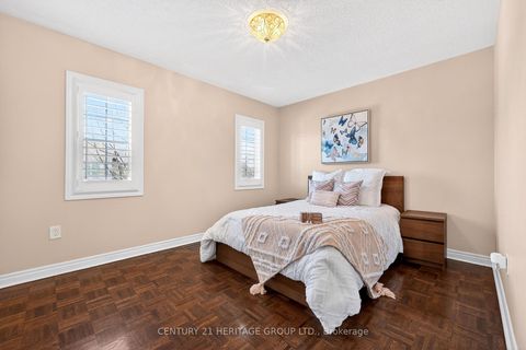 Photo 23 at 2 Adam Ernst Court, Vellore Village, Vaughan