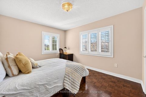 Photo 25 at 2 Adam Ernst Court, Vellore Village, Vaughan