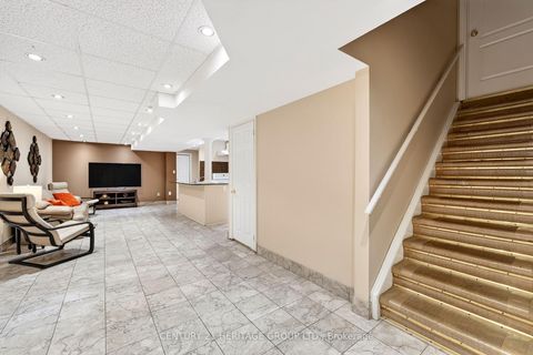 Photo 31 at 2 Adam Ernst Court, Vellore Village, Vaughan