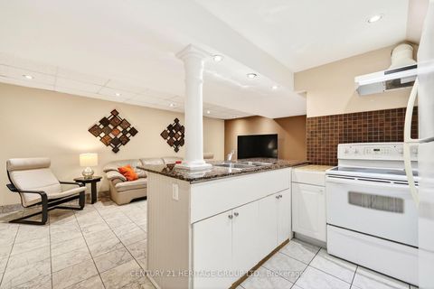 Photo 34 at 2 Adam Ernst Court, Vellore Village, Vaughan