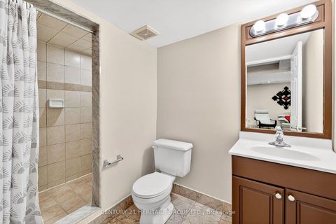 Photo 38 at 2 Adam Ernst Court, Vellore Village, Vaughan