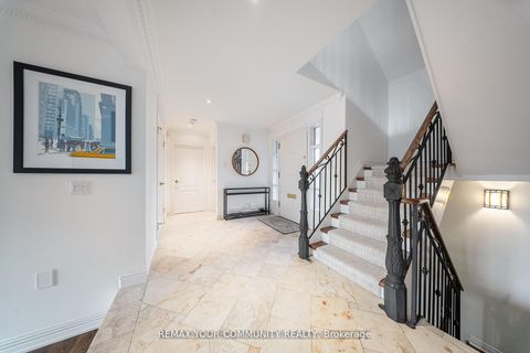 Photo 5 at 154 Old Yonge Street, Windfields, Toronto