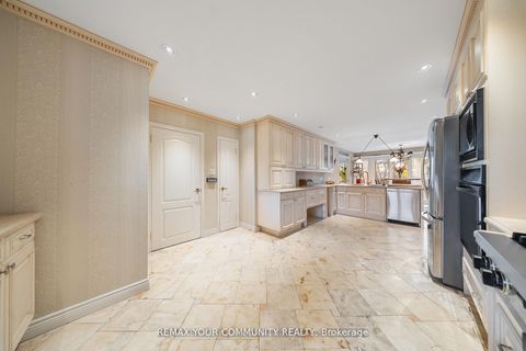 Photo 18 at 154 Old Yonge Street, Windfields, Toronto