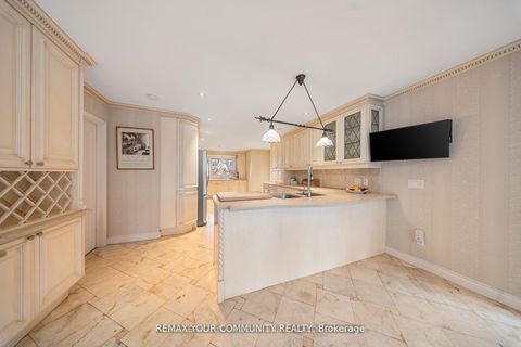 Photo 21 at 154 Old Yonge Street, Windfields, Toronto