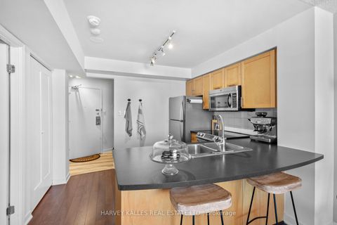 Photo 9 at 803 - 650 Queens Quay W, Waterfront Communities C1, Toronto