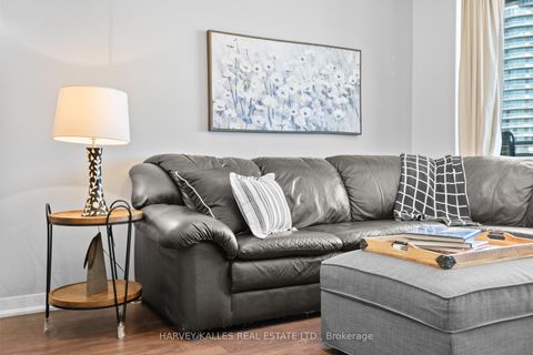 Photo 12 at 803 - 650 Queens Quay W, Waterfront Communities C1, Toronto