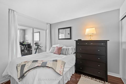 Photo 13 at 803 - 650 Queens Quay W, Waterfront Communities C1, Toronto