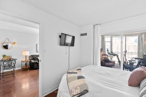Photo 14 at 803 - 650 Queens Quay W, Waterfront Communities C1, Toronto