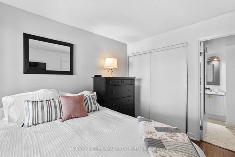 Photo 16 at 803 - 650 Queens Quay W, Waterfront Communities C1, Toronto