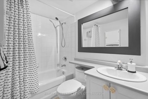 Photo 18 at 803 - 650 Queens Quay W, Waterfront Communities C1, Toronto