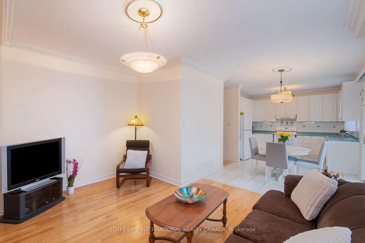 Photo 12 at 30 Bologna Road, Vellore Village, Vaughan