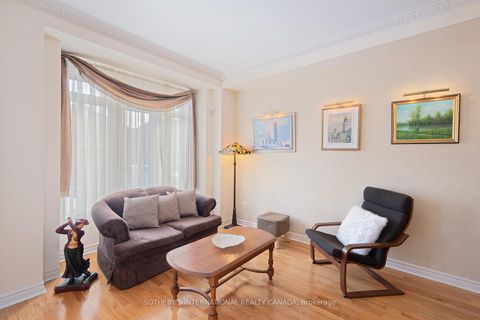 Photo 5 at 30 Bologna Road, Vellore Village, Vaughan