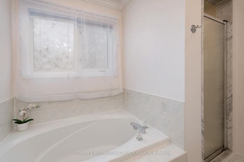 Photo 17 at 30 Bologna Road, Vellore Village, Vaughan