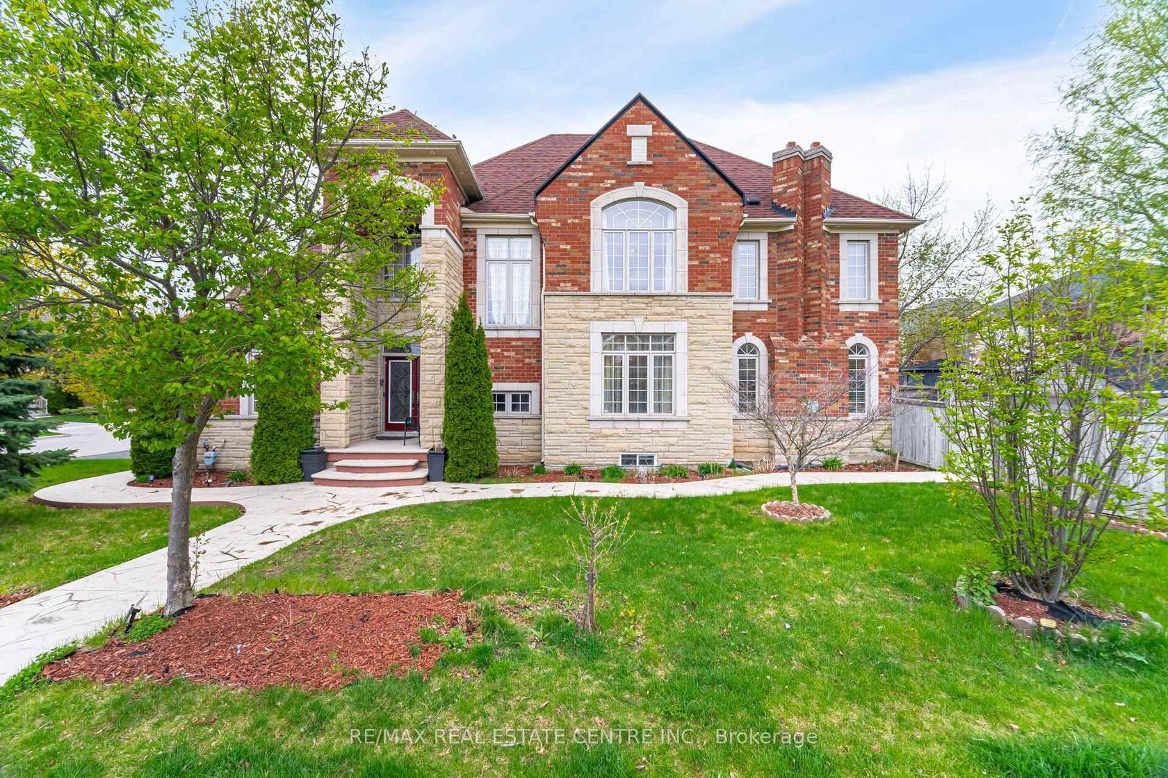 3401 Hideaway Place, Churchill Meadows, Mississauga by Loree Meneguzzi Real Estate 3401 Hideaway Place, Churchill Meadows, Mississauga