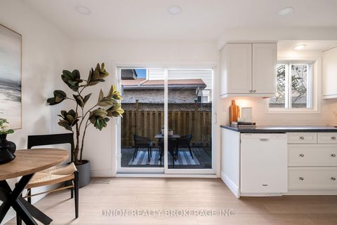 Photo 14 at 85 La Peer Boulevard, L'Amoreaux, Toronto