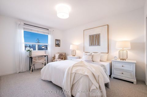 Photo 20 at 85 La Peer Boulevard, L'Amoreaux, Toronto