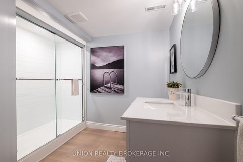 Photo 36 at 85 La Peer Boulevard, L'Amoreaux, Toronto