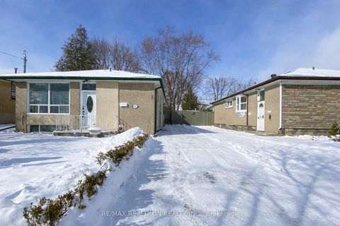 Photo 2 at 132 Porchester Drive, Woburn, Toronto
