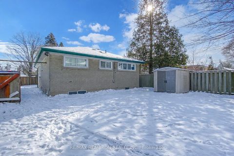 Photo 3 at 132 Porchester Drive, Woburn, Toronto