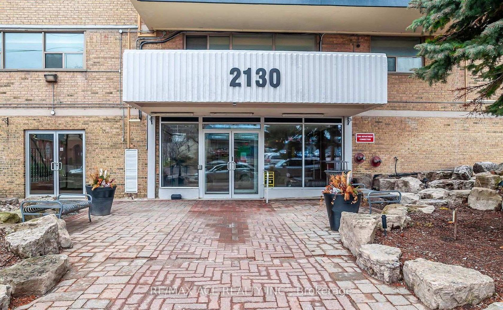 906 - 2130 Weston Road, Mount Dennis, Toronto by Loree Meneguzzi Real Estate 906 - 2130 Weston Road, Mount Dennis, Toronto