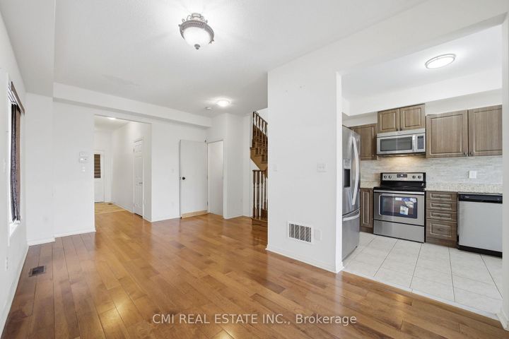 Photo 4 at 14 Gulfbrook Circle, Wellington, Brampton