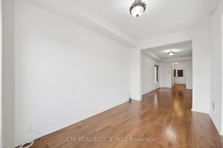 Photo 5 at 14 Gulfbrook Circle, Wellington, Brampton