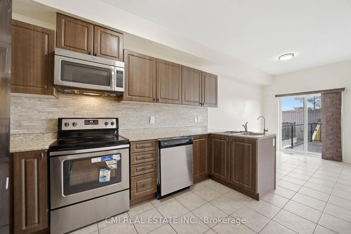 Photo 8 at 14 Gulfbrook Circle, Wellington, Brampton