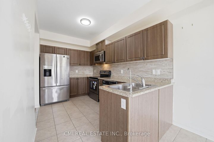 Photo 10 at 14 Gulfbrook Circle, Wellington, Brampton