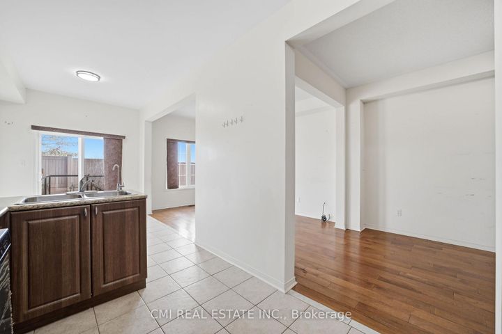 Photo 13 at 14 Gulfbrook Circle, Wellington, Brampton