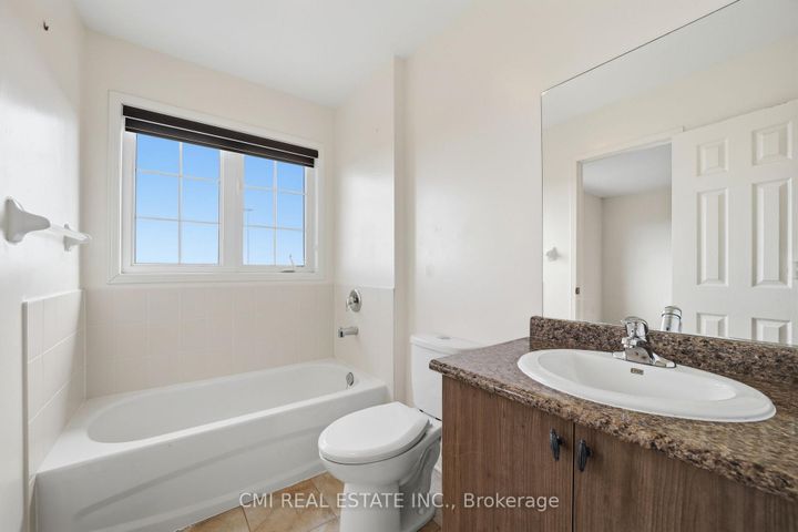 Photo 28 at 14 Gulfbrook Circle, Wellington, Brampton