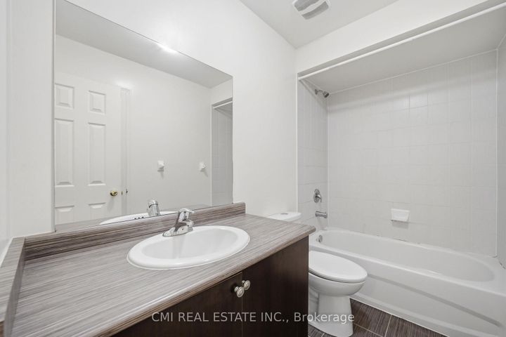 Photo 29 at 14 Gulfbrook Circle, Wellington, Brampton