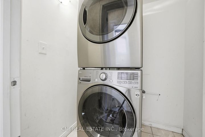 Photo 31 at 14 Gulfbrook Circle, Wellington, Brampton