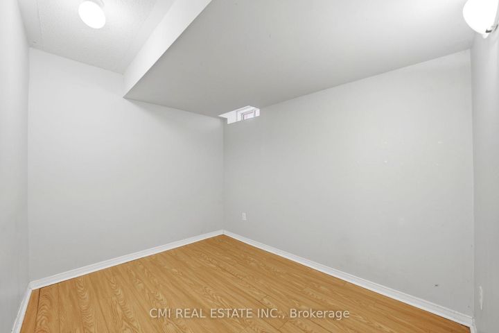 Photo 33 at 14 Gulfbrook Circle, Wellington, Brampton