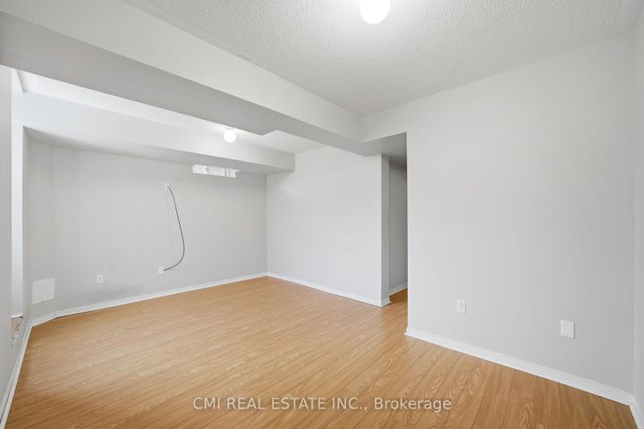 Photo 35 at 14 Gulfbrook Circle, Wellington, Brampton