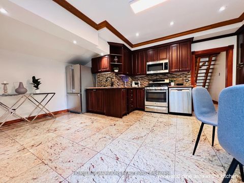 Photo 27 at 291 St Clair Avenue E, Moore Park, Toronto