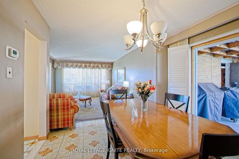 Photo 7 at 3350 Lehigh Crescent W, Malton, Mississauga