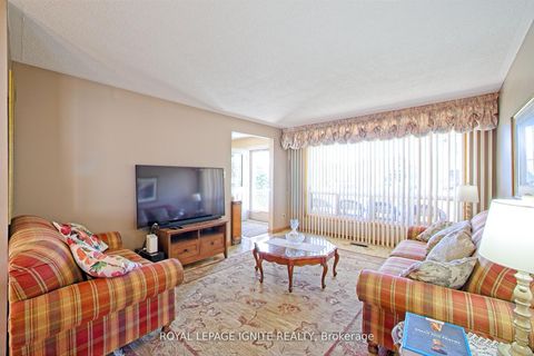 Photo 8 at 3350 Lehigh Crescent W, Malton, Mississauga