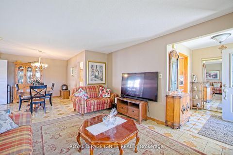 Photo 9 at 3350 Lehigh Crescent W, Malton, Mississauga