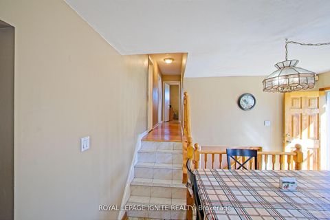 Photo 10 at 3350 Lehigh Crescent W, Malton, Mississauga