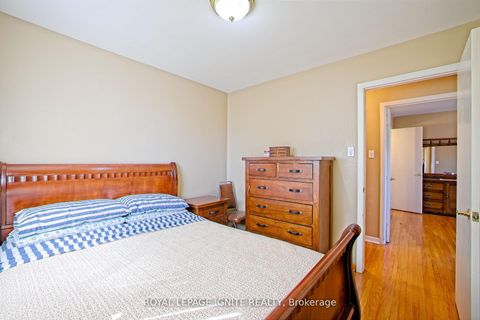 Photo 13 at 3350 Lehigh Crescent W, Malton, Mississauga